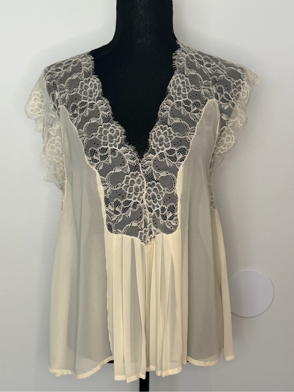 Love Sam - Lace Ivory Cream Delicate Women's Chemise - Size Small